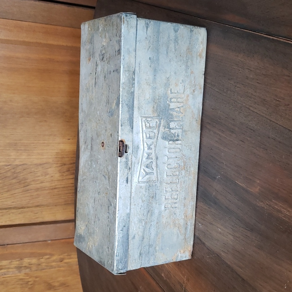 VTG Yankee Reflector Flare Metal Box